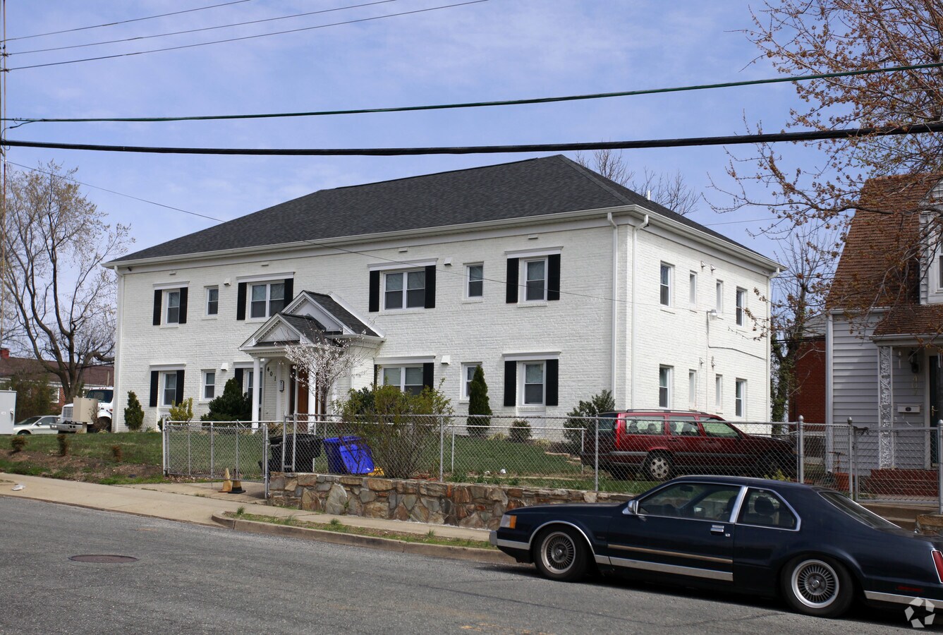 Photo - 401 S Courthouse Rd