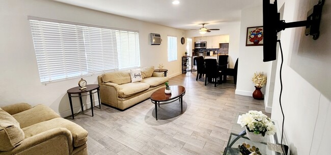 Photo - 1901 Wiley St Unit Oasis at hollywood lll