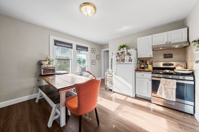 Photo - 383 Davis St