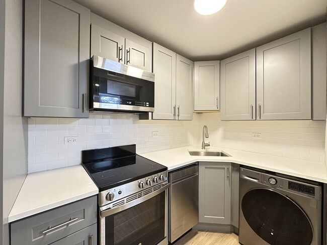 Photo - 1214 N La Salle Dr Unit J04W