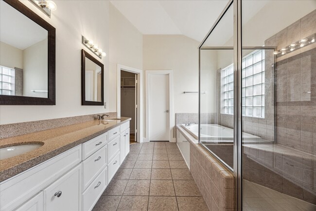 Photo - 9829 Riddlelink Ln