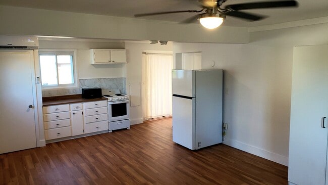 Bright & Fully-Equipped Kitchen - 8176 Egret Rd