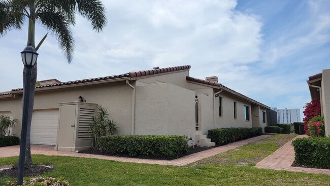 Photo - Seasonal/short term renovated 3/3 villa with golf course views on Longboat Key!