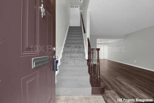 Photo - 911 Manor Ln
