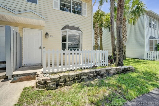 Photo - 201 SW 3rd St