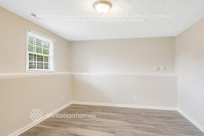 Photo - 3711 Phillips Way W