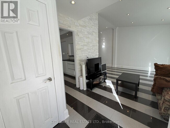 Photo - 135 Bonham Blvd