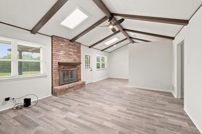 Photo - 502 Moorside Dr