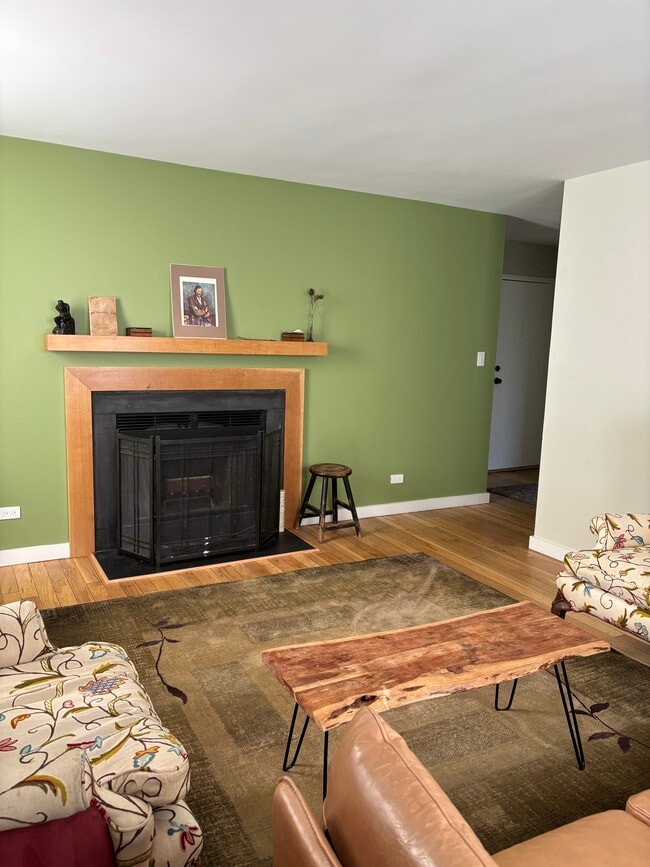 Photo - 102 N George Mason Dr Unidad #4