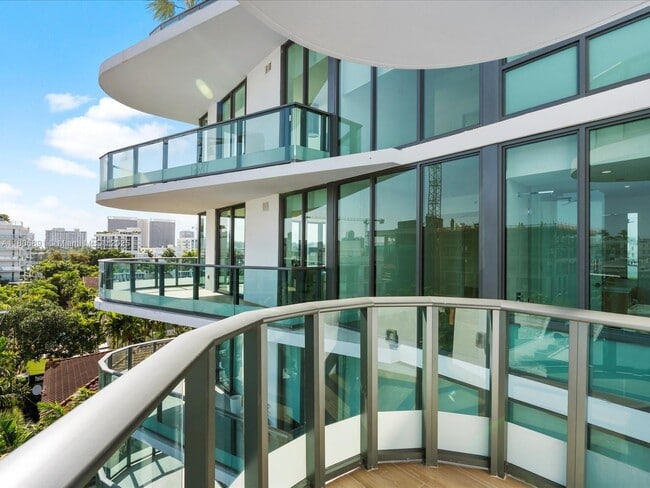 Photo - 9901 W Bay Harbor Dr Unit 304