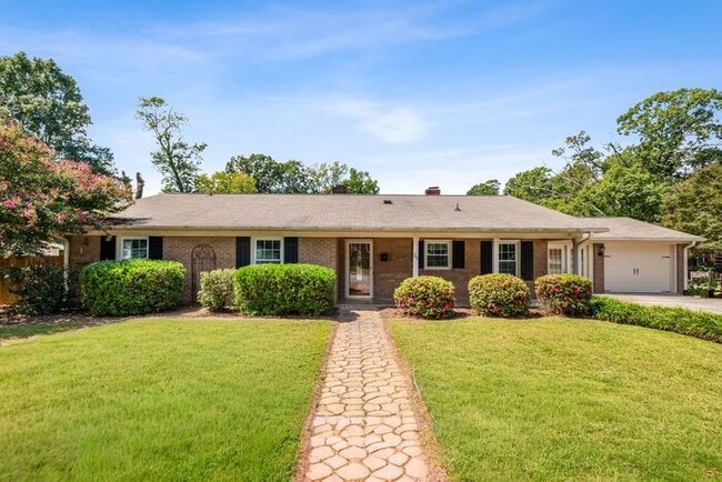 Building Photo - Brick Ranch Home in Lake Daniel's Neighbor...