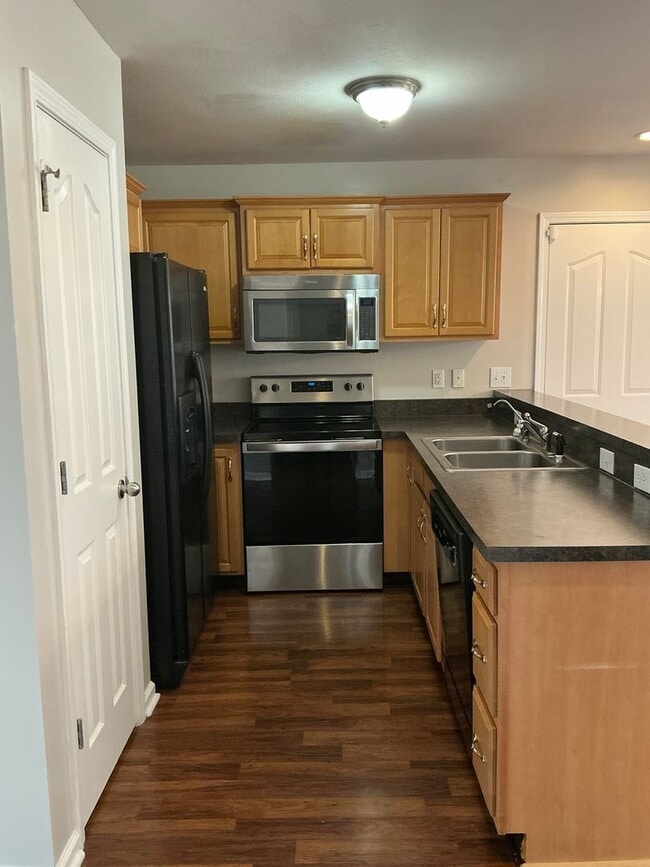 Photo - 1890 Camelot Dr