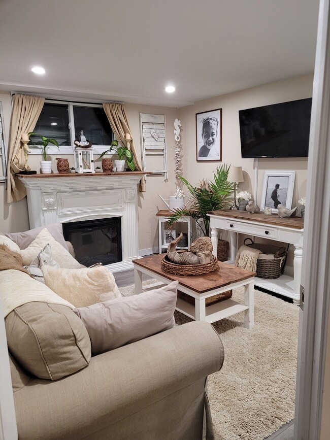 Building Photo - 7012 Sunhaven Dr Unit Basement Apartment