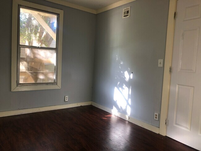 Photo - 409 Riverbend Dr