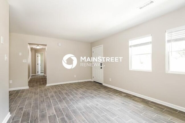Photo - 3 Bedroom Pet-Friendly Home in Charlotte, NC with Main Street Renewal