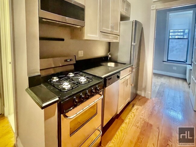 Building Photo - East 5th Street