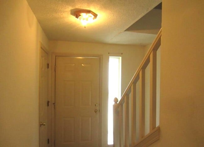 Photo - Triplex in Keizer