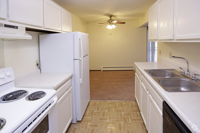 River Road East Apartments - Fridley, MN | ForRent.com