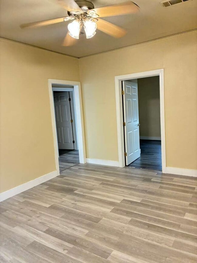 Building Photo - 1209 E Fortification St Unit #D Rental