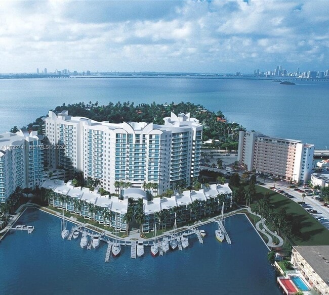 Building Photo - 7900 Harbor Island Dr Unit 523