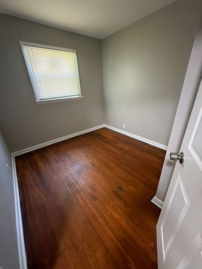 Photo - Beautiful 3 Bed 1 Bath For Rent!