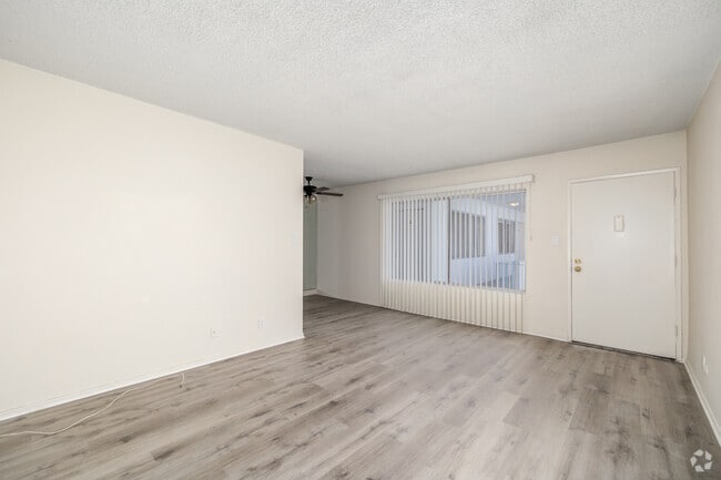 1BR, 1BA - 700SF - Living Room