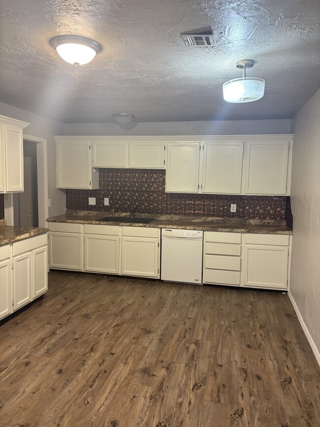 Photo - 236 Russell Dr