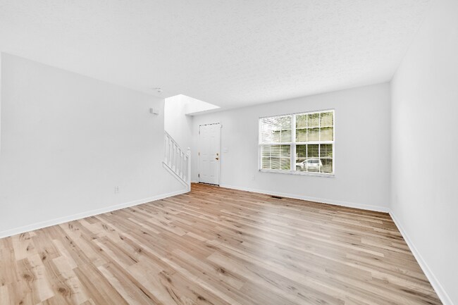 Photo - 489 McPherson Dr