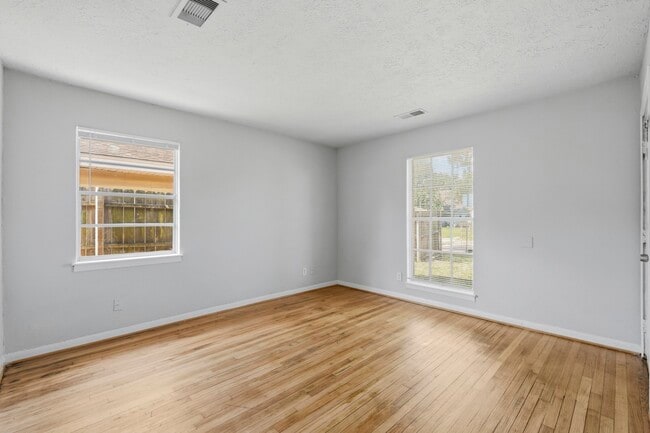 Photo - 303 Brown Dr