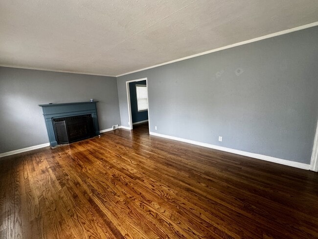 Photo - 733 Churchill Dr
