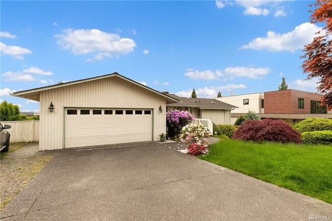 Photo - 4 Bed 2.5 Bath Kirkland - Lake WA Schools