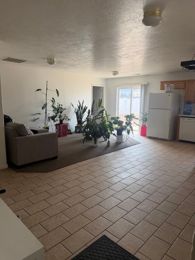 Photo - 705 W 1225 N