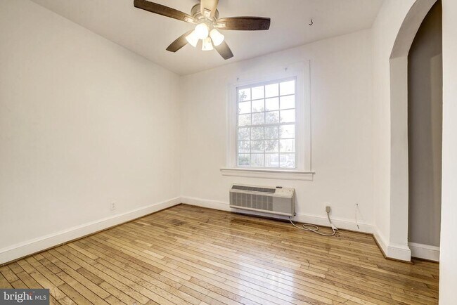 Building Photo - 3520 W Pl NW Unit 103