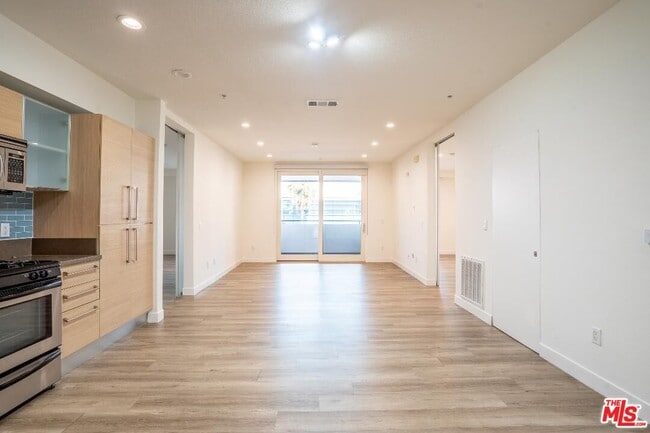 Building Photo - 1234 Wilshire Blvd Unit 203