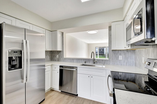 Photo - 14360 Strathmore Ln Unit 204
