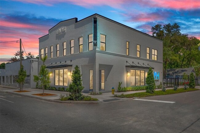 Building Photo - 902 E Curtis St Unit 1