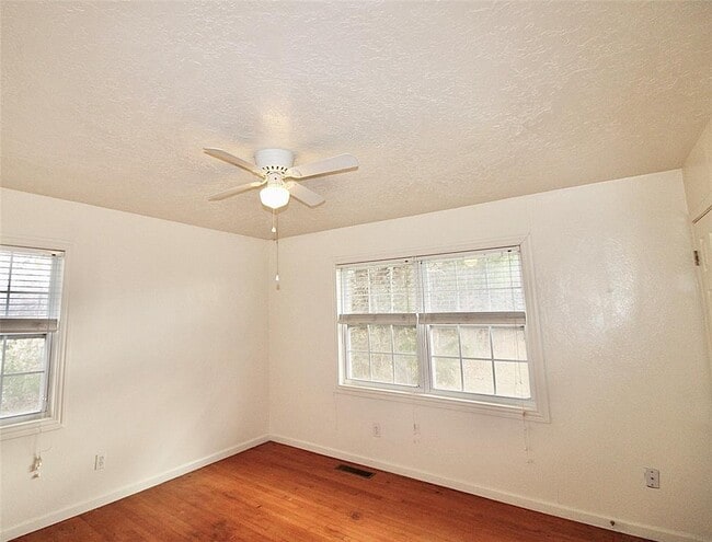 Photo - 2000 E Alameda St