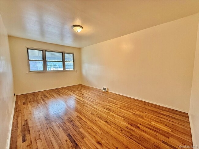 Photo - 1958 Burke Ave Unidad FL 2