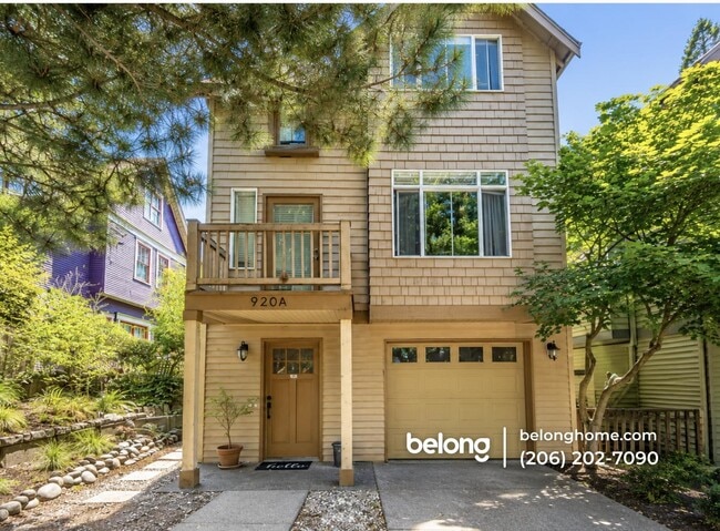 Building Photo - 920 18th Ave
