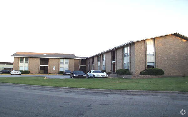 Photo - Plaza Apartments