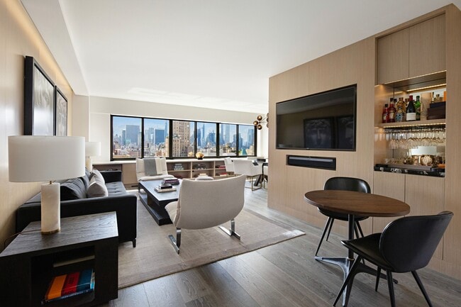 Photo - 900 Park Ave