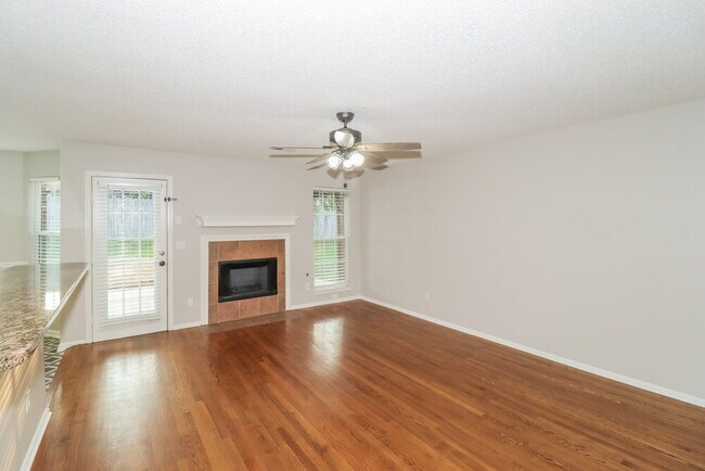 7427 Fox Creek Dr