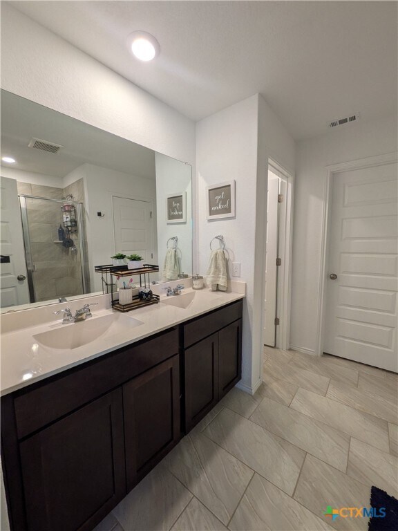 Photo - 118 Canopy Oak Rd