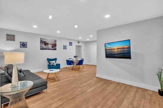 Building Photo - 10004 E Bay Harbor Dr Unit SI ID1527162P