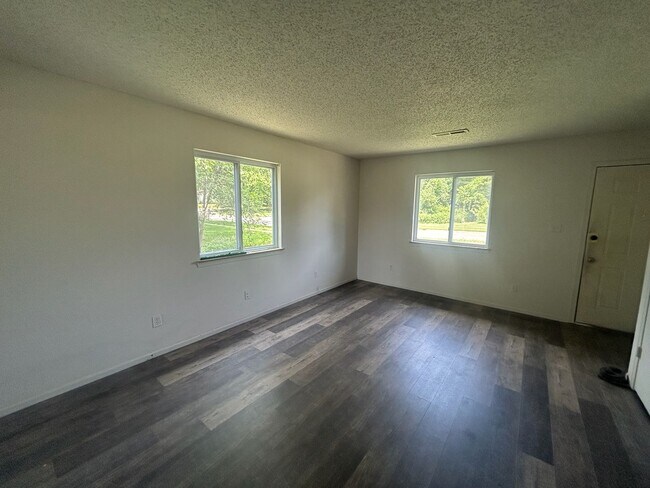 Photo - Charming 3 bed 1 bath house!