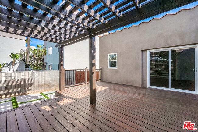 Photo - 1450 Reeves St