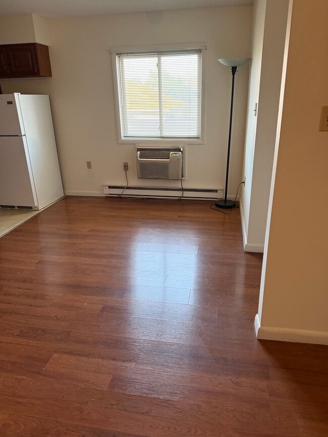 Dining Area - 926 Washington Blvd Unit 2