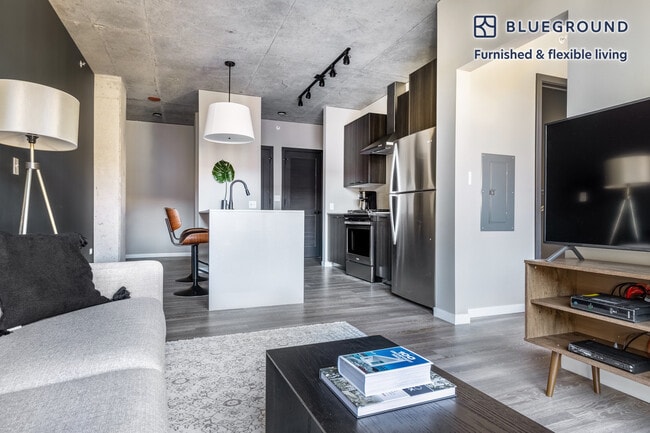 Photo - 939 W Washington Blvd Unit FL5-ID289