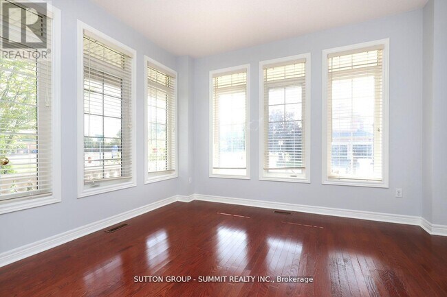 Photo - 1087 Abbott St