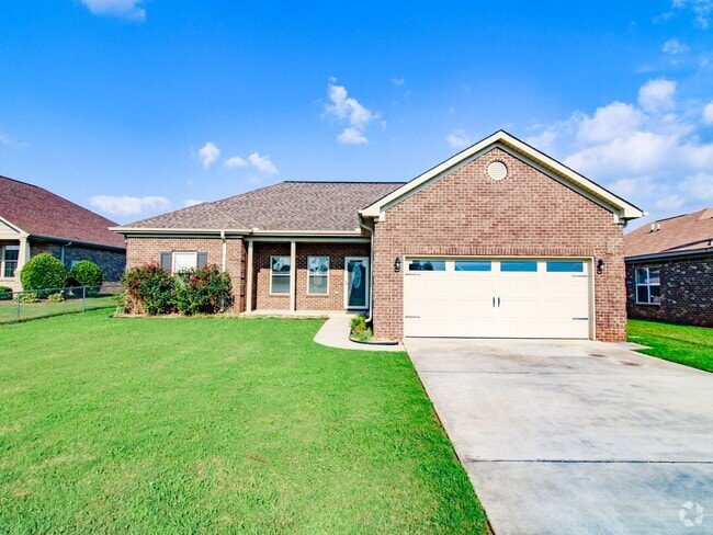 Building Photo - Nice home with large fenced in backyard!